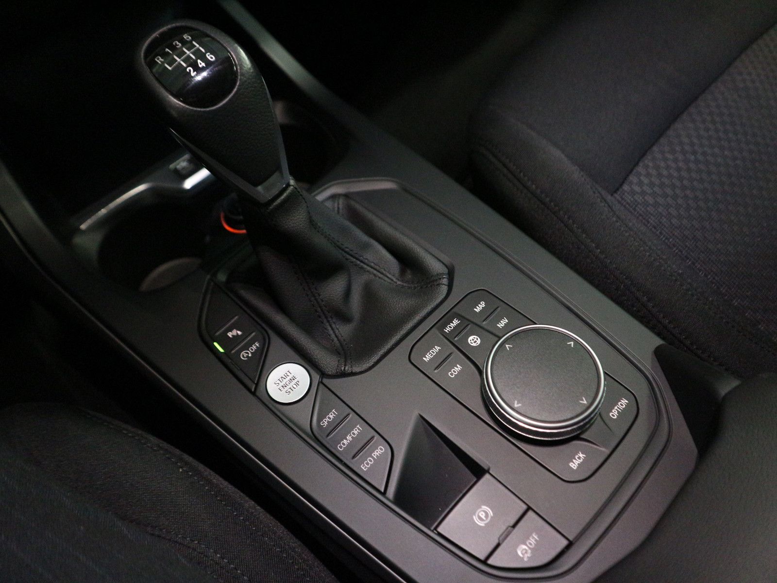 Fahrzeugabbildung BMW 118 i Advantage DAB GRA LED Nav PDC Live-Cockpit