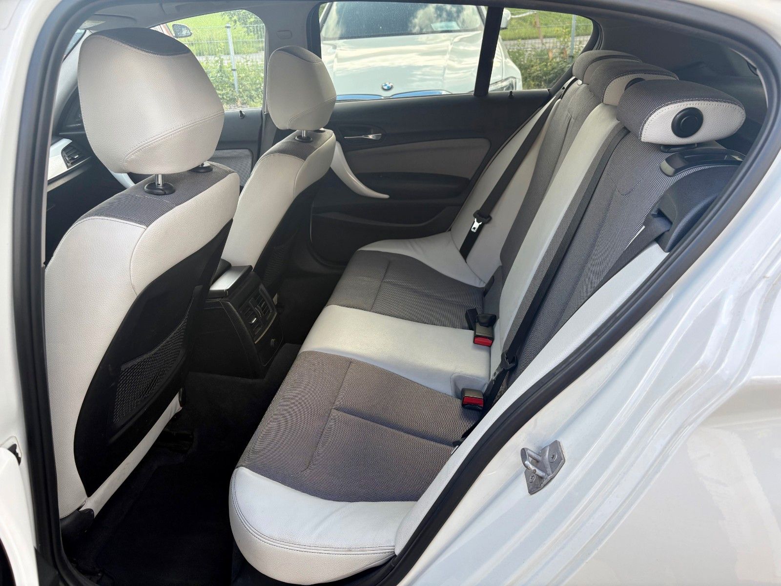 Fahrzeugabbildung BMW 120d 5-Türer URBAN Aut. Navi Xenon Leder SpeedLi