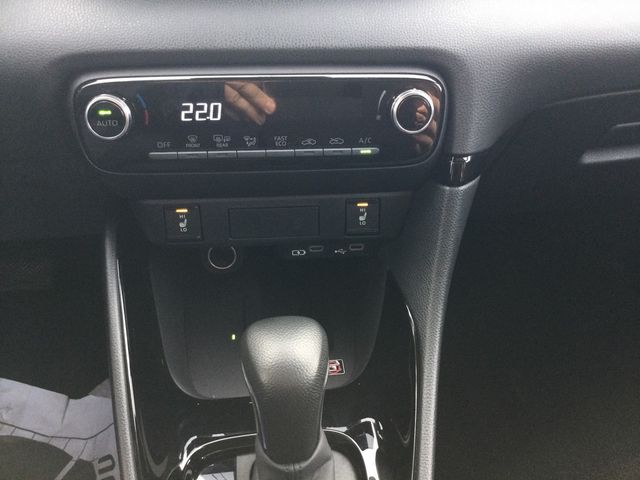 Yaris 1.5 Hybrid Style PDC SHZ KAMERA ACC LED