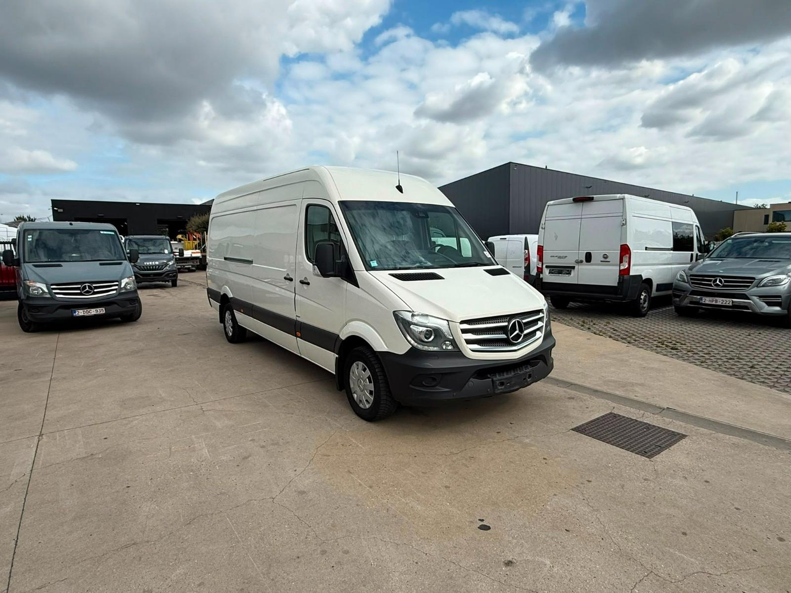 Mercedes-Benz Sprinter 319 (Stock ID 01043)