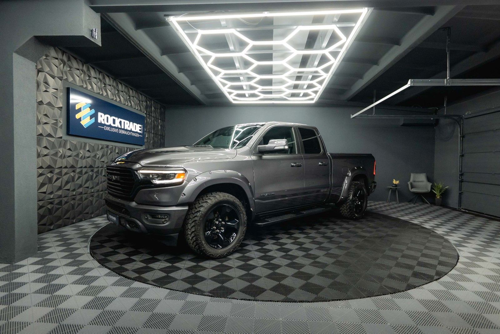 Fahrzeugabbildung Dodge RAM 5.7 V8 HEMI 4x4 Night Limited Longbed 19%