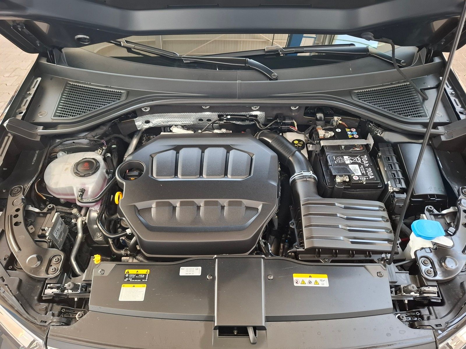 Fahrzeugabbildung Volkswagen T-Roc R-Line 2,0 TSI DSG 4Motion + Pano + Kamera