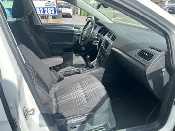 Volkswagen Golf - 10