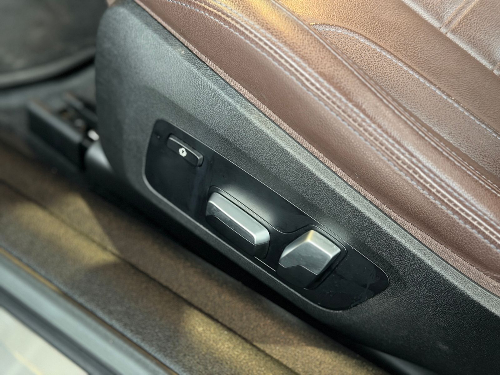 Fahrzeugabbildung BMW 420i Cabrio Shadow Line AHK LEDER LED NAV 18"