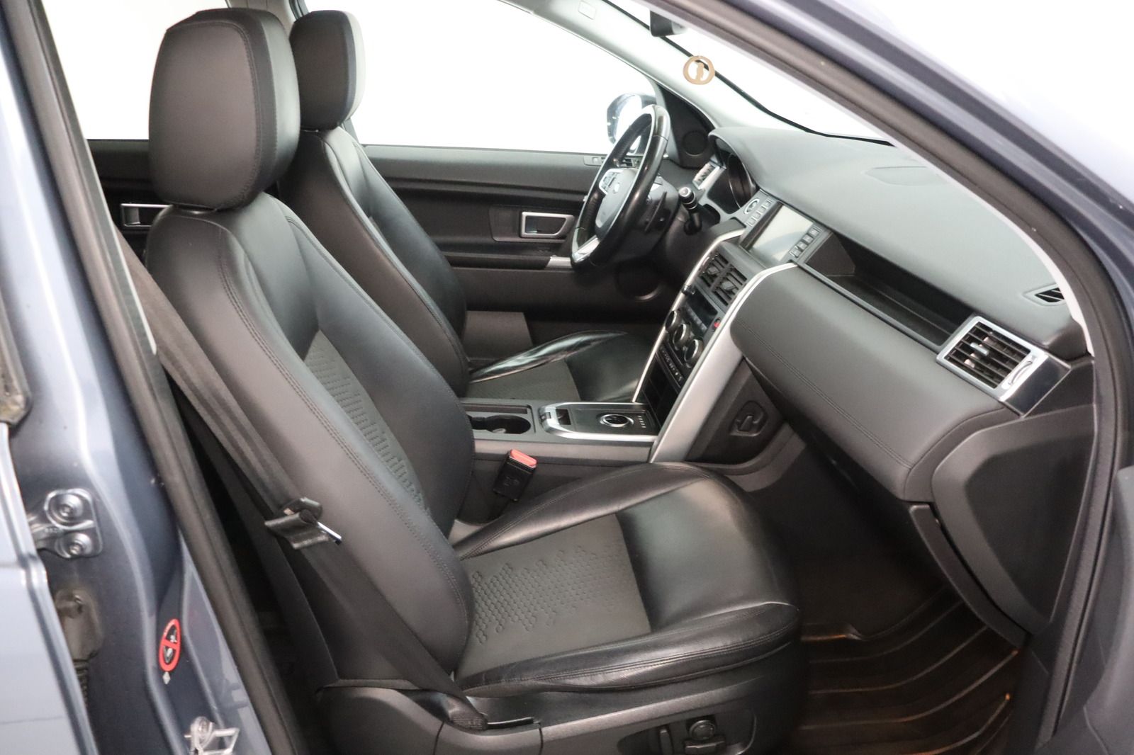 Fahrzeugabbildung Land Rover Discovery Sport 2.0 TD4 SE AWD