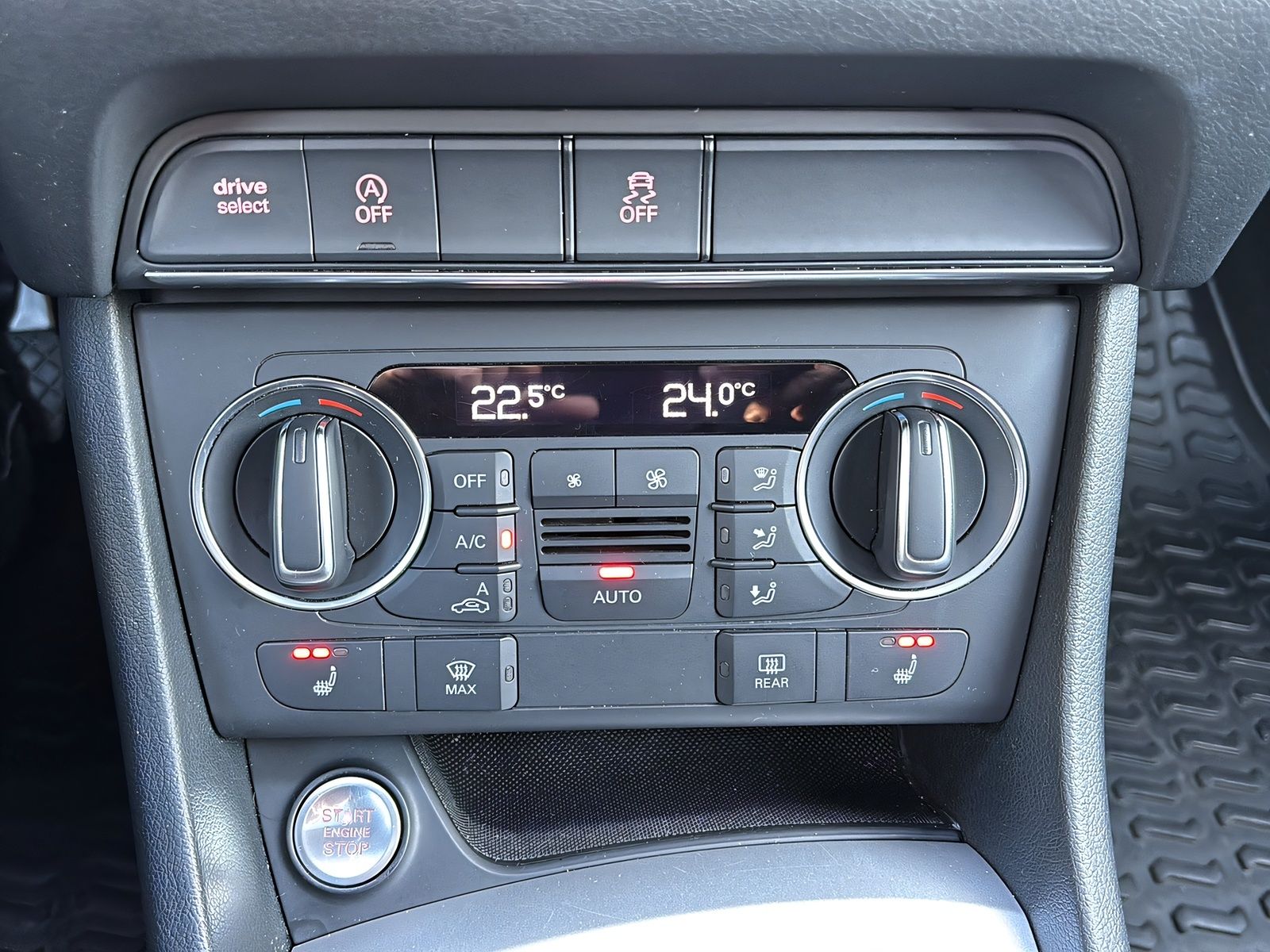 Fahrzeugabbildung Audi Q3 2.0 TDI S LINE SELECTION PANO NAVI KEYLESS