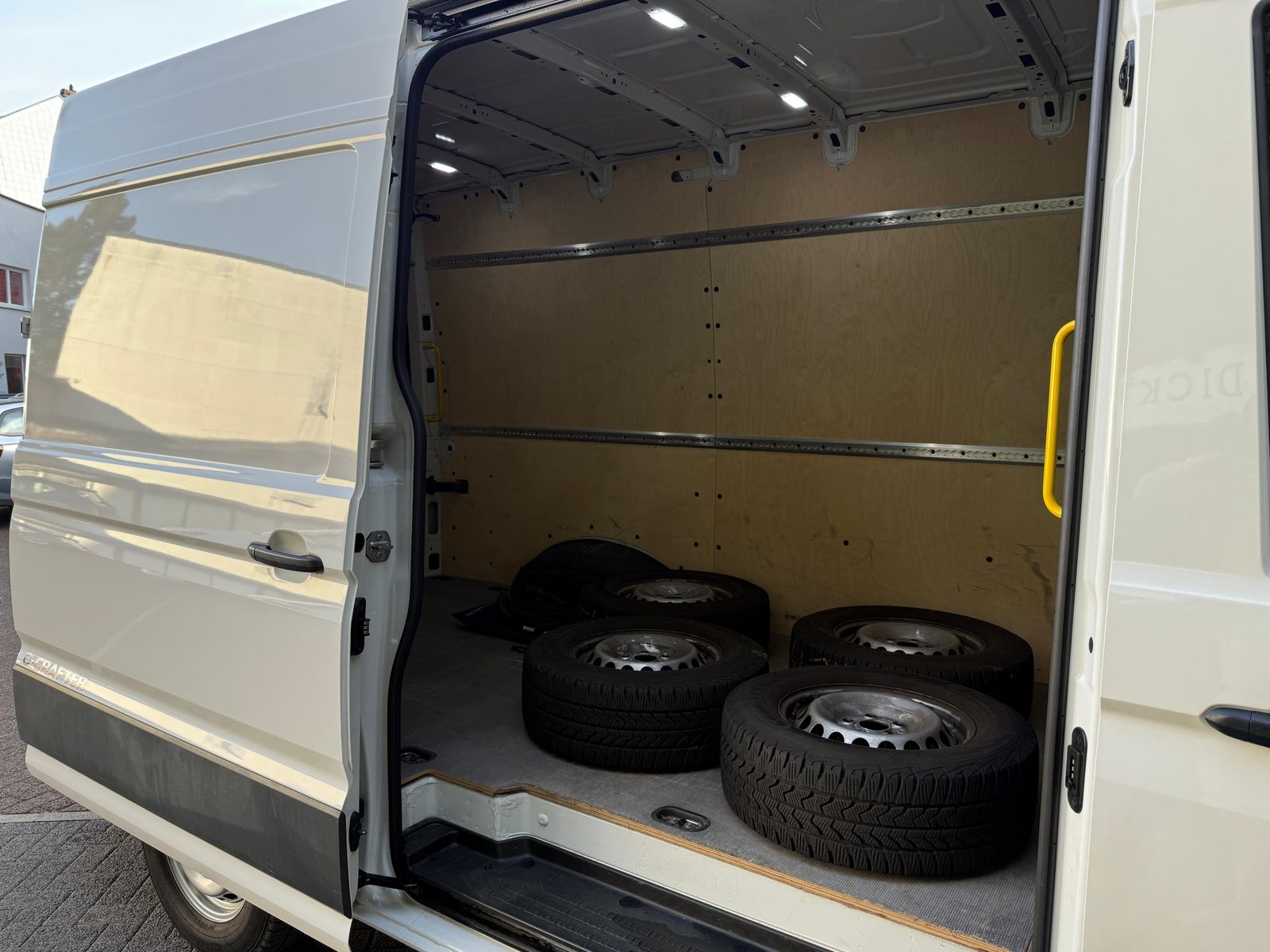 Fahrzeugabbildung Volkswagen e-Crafter Kasten35 L3H3 LED+NAV+SHZ+KAM+CARP+DAB