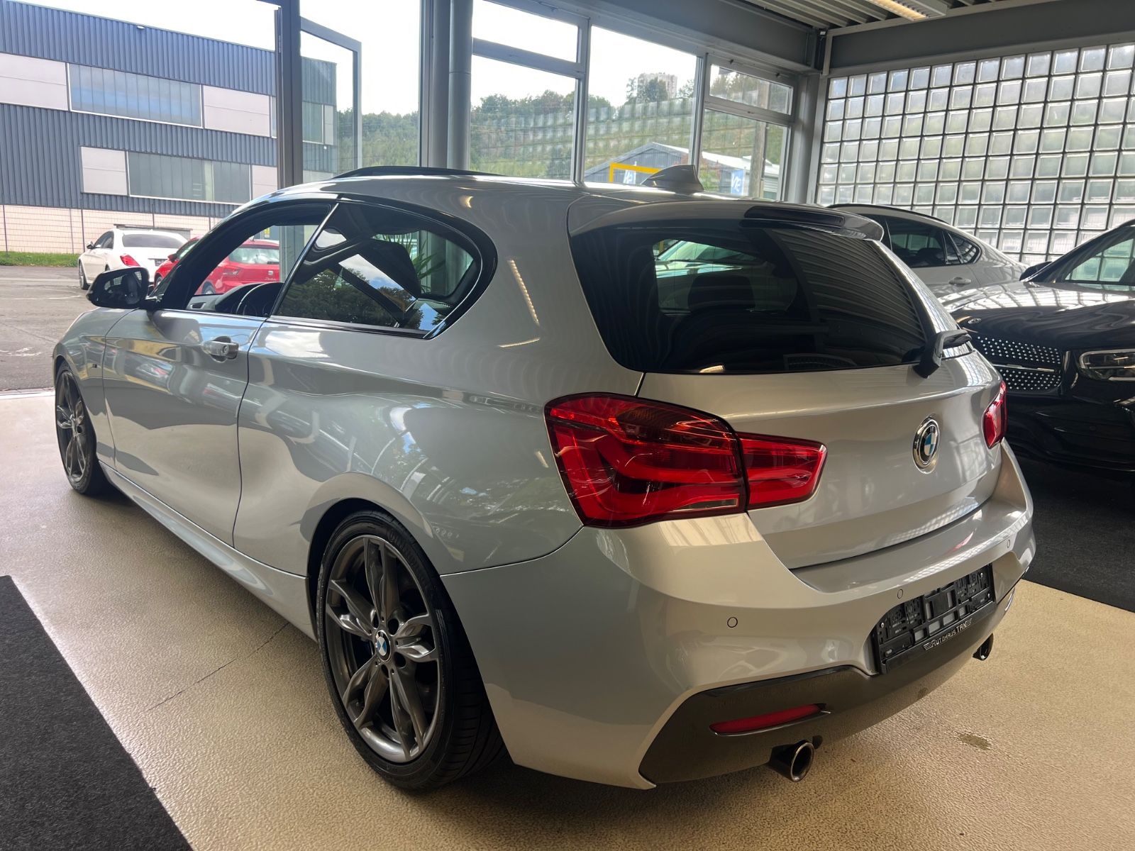 Fahrzeugabbildung BMW M135 i xDrive * SCHIEBEDACH * LEDER *