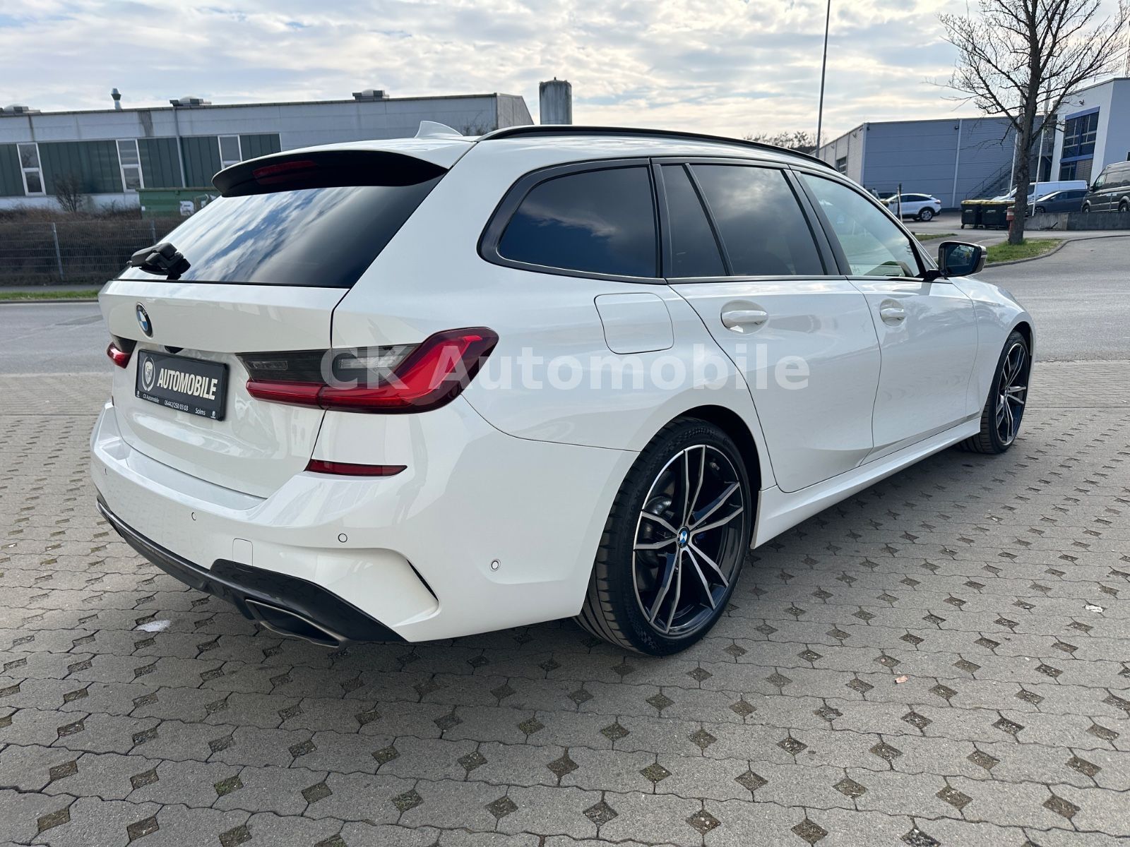Fahrzeugabbildung BMW M340i Touring xDrive/Navi/HeadUP/Pano/360°