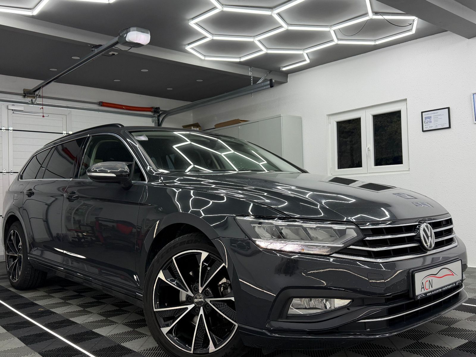 Fahrzeugabbildung Volkswagen Passat Variant 2.0 TDI Aut./MASSAGE/KAMERA/ACC