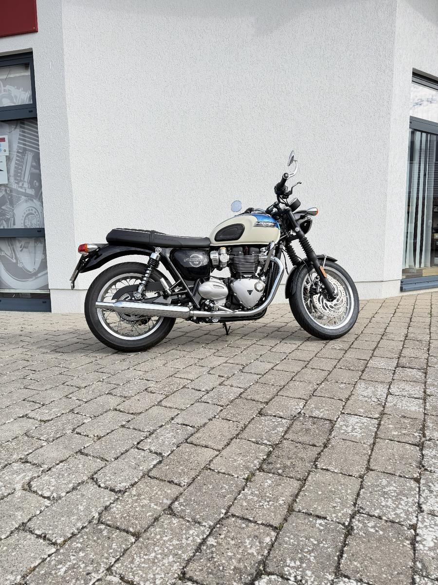 Triumph Bonneville T 120 AKTION KURVENAUSKLANG