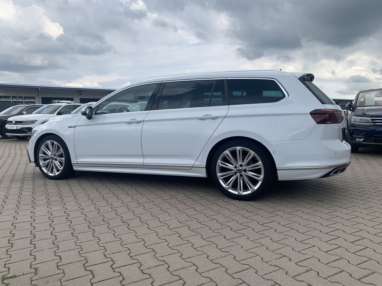 Fahrzeugabbildung Volkswagen Passat Variant 2.0 TDI*R-Line*4Motion*Leder*AHK*