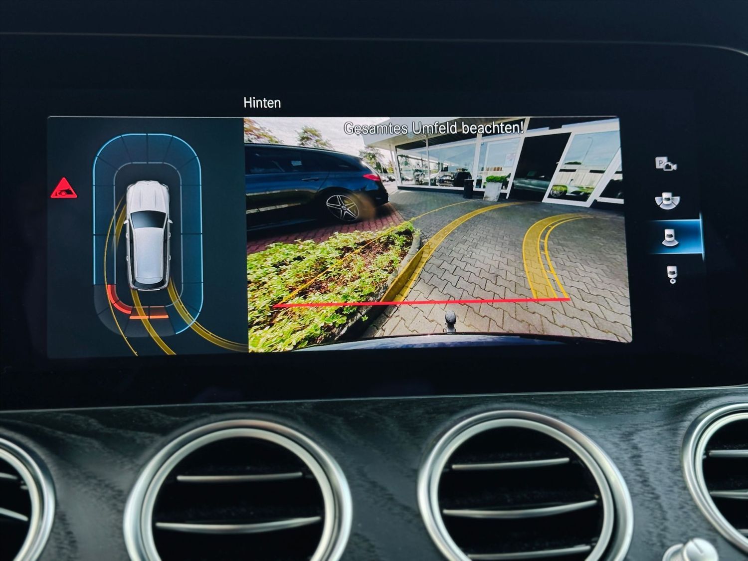Fahrzeugabbildung Mercedes-Benz E 300 T de AVANTGARDE-NIGHT, Distronic, RFK, AHK