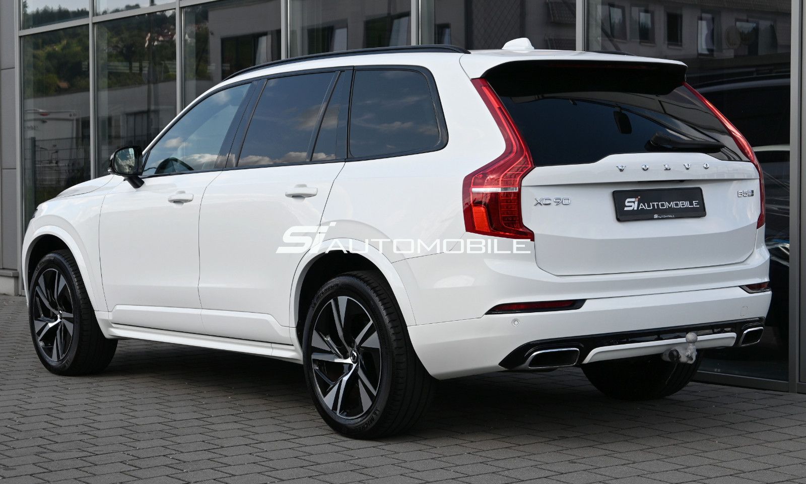 Fahrzeugabbildung Volvo XC90 B5 D AWD R-Design °ACC°AHK°PANO°STANDHEIZ°