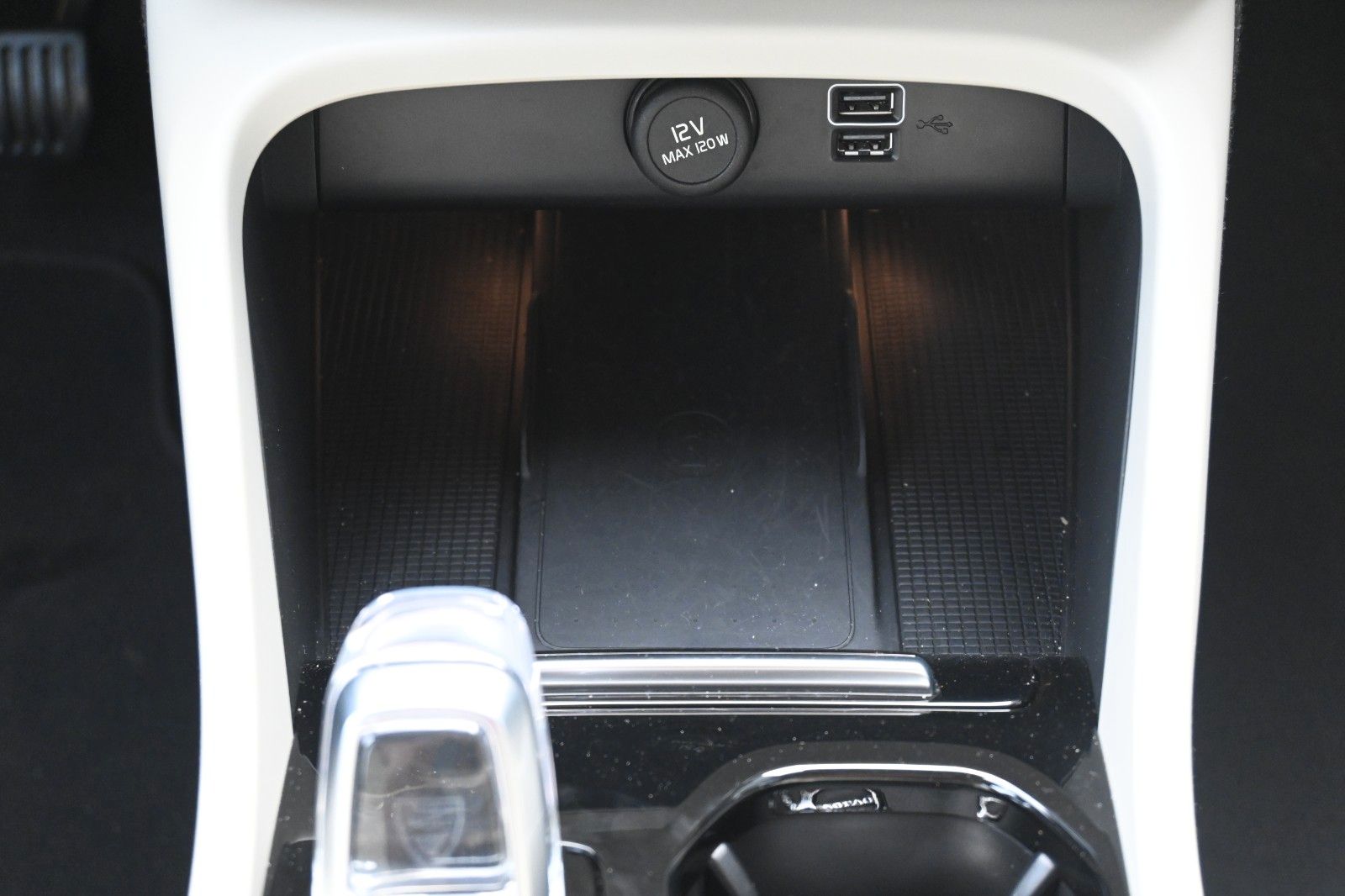 Fahrzeugabbildung Volvo XC40 T5 Recharge Plug-In Hybrid Plus Bright