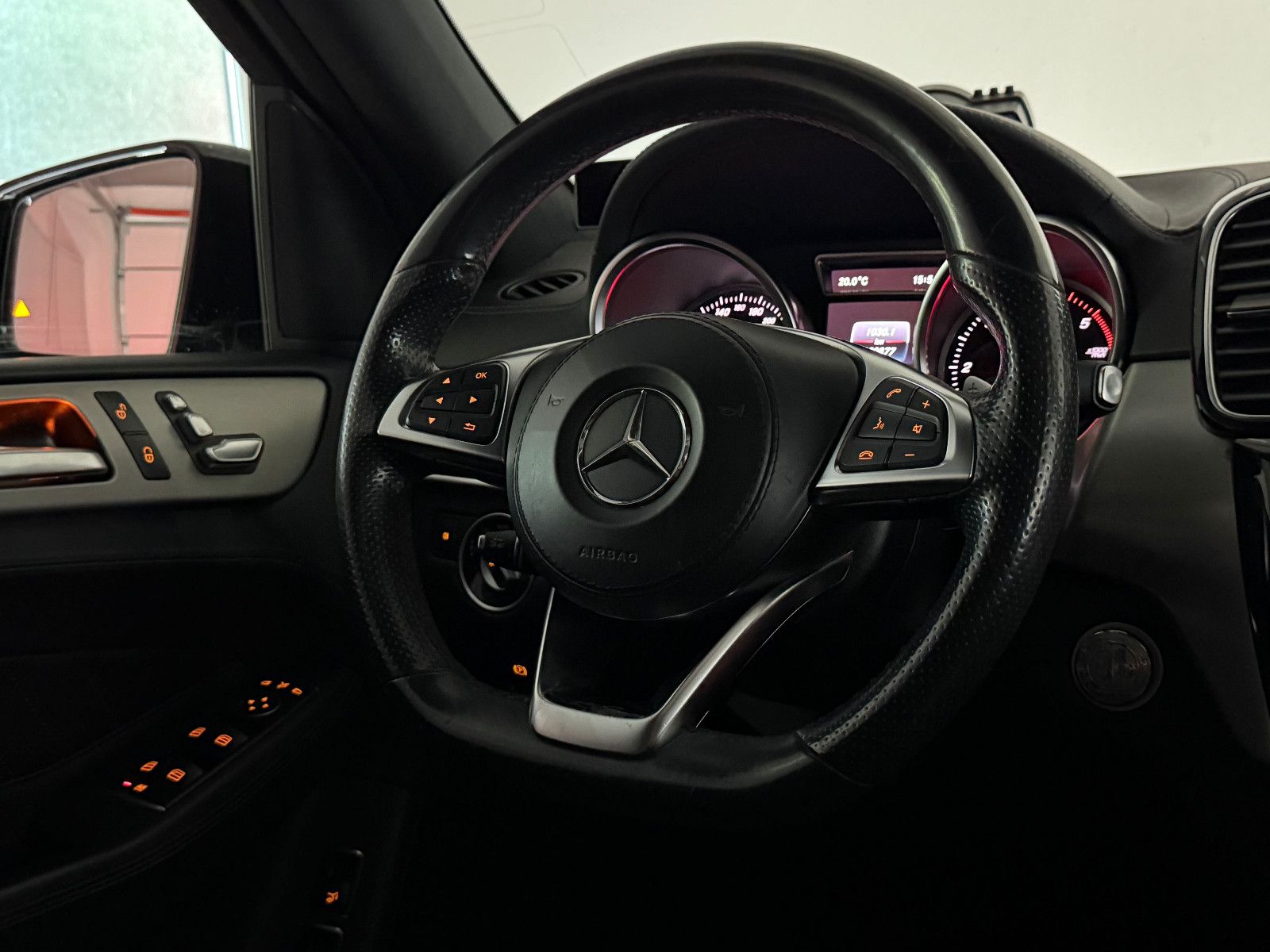 Fahrzeugabbildung Mercedes-Benz GLS 350 d 4Matic AMG-LINE/PANO/AHK/DAB/7-SITZER