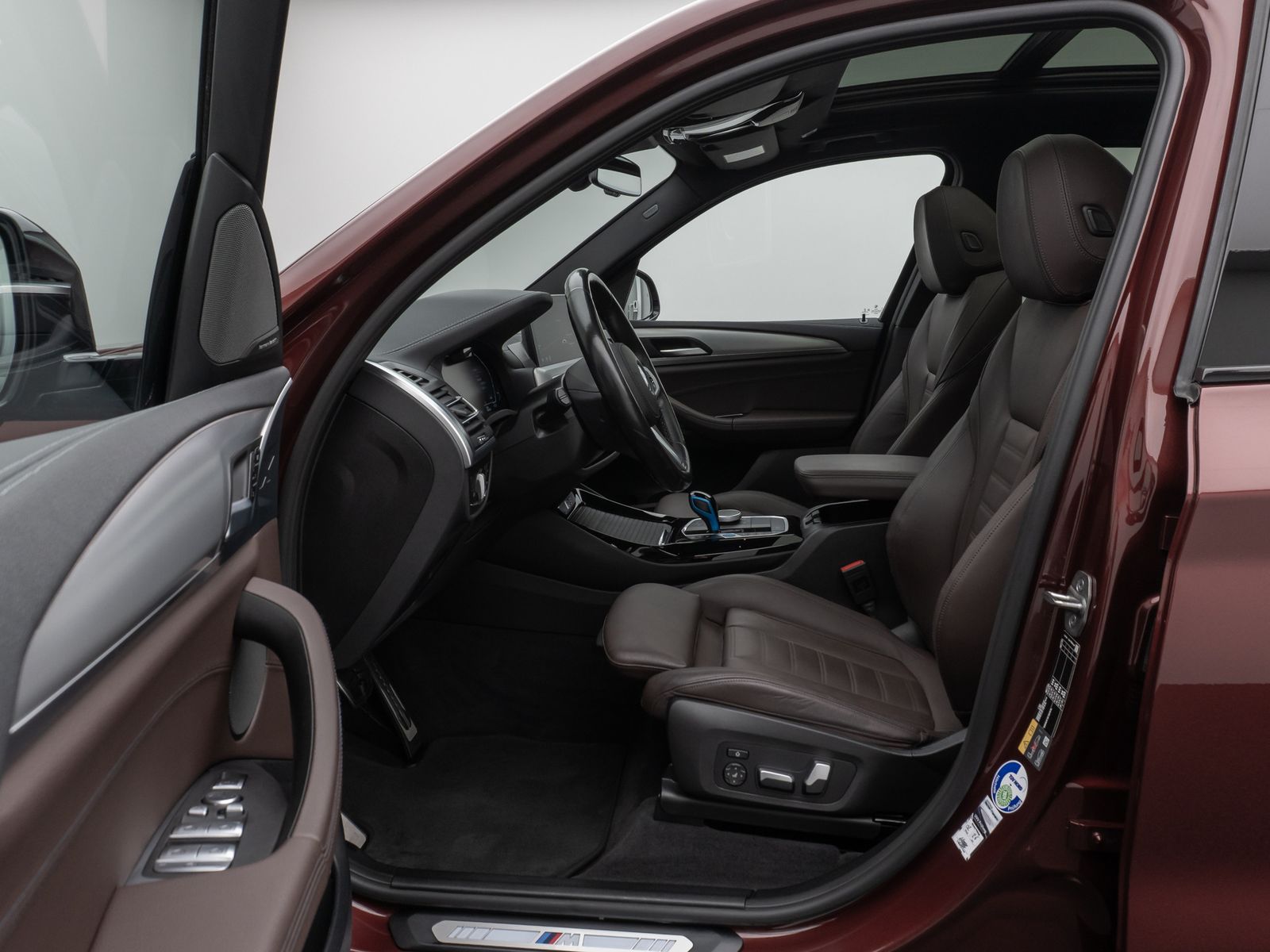 Fahrzeugabbildung BMW iX3 Impressive M Sport Panorama Kamera HUD H/K