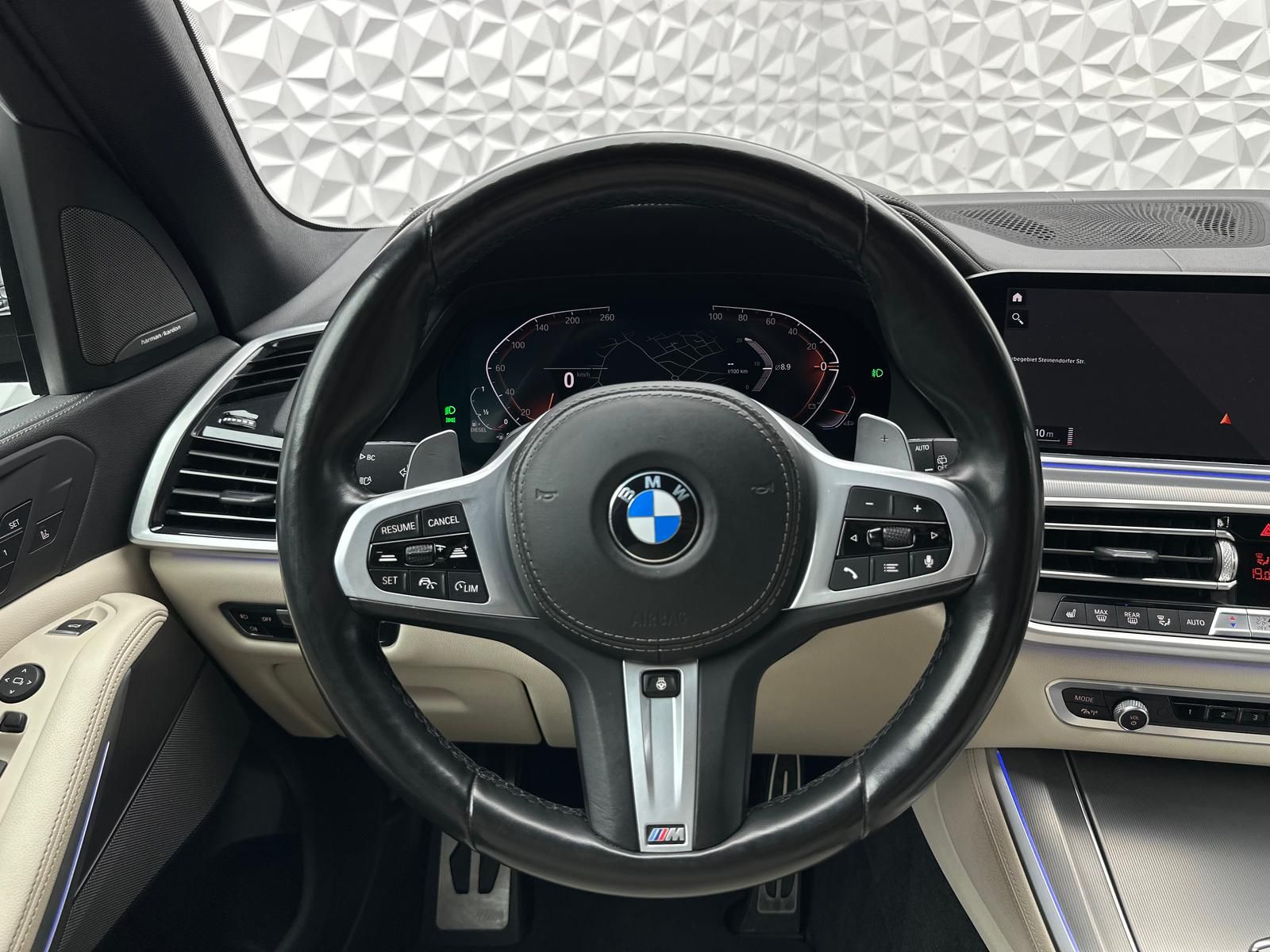Fahrzeugabbildung BMW X5 30d M-PAKET/ACC/STHZG/H&K/AHK/HUD/INDIVIDUAL