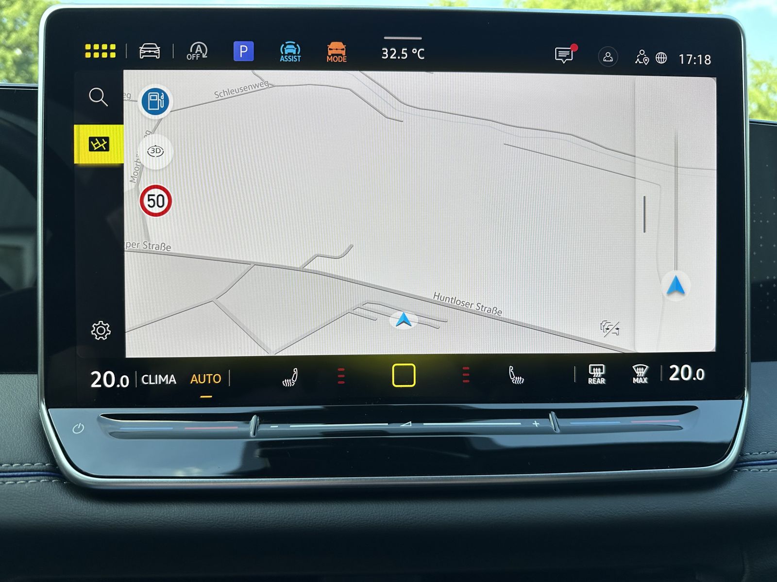 Fahrzeugabbildung Volkswagen Tiguan 1.5 eTSI R-Line DSG NAVI+LED+ACC+AHK+SHZ