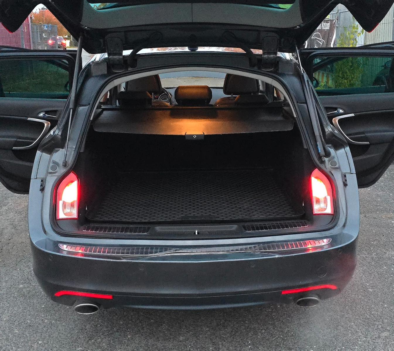 Opel Insignia 2011 — photo 16