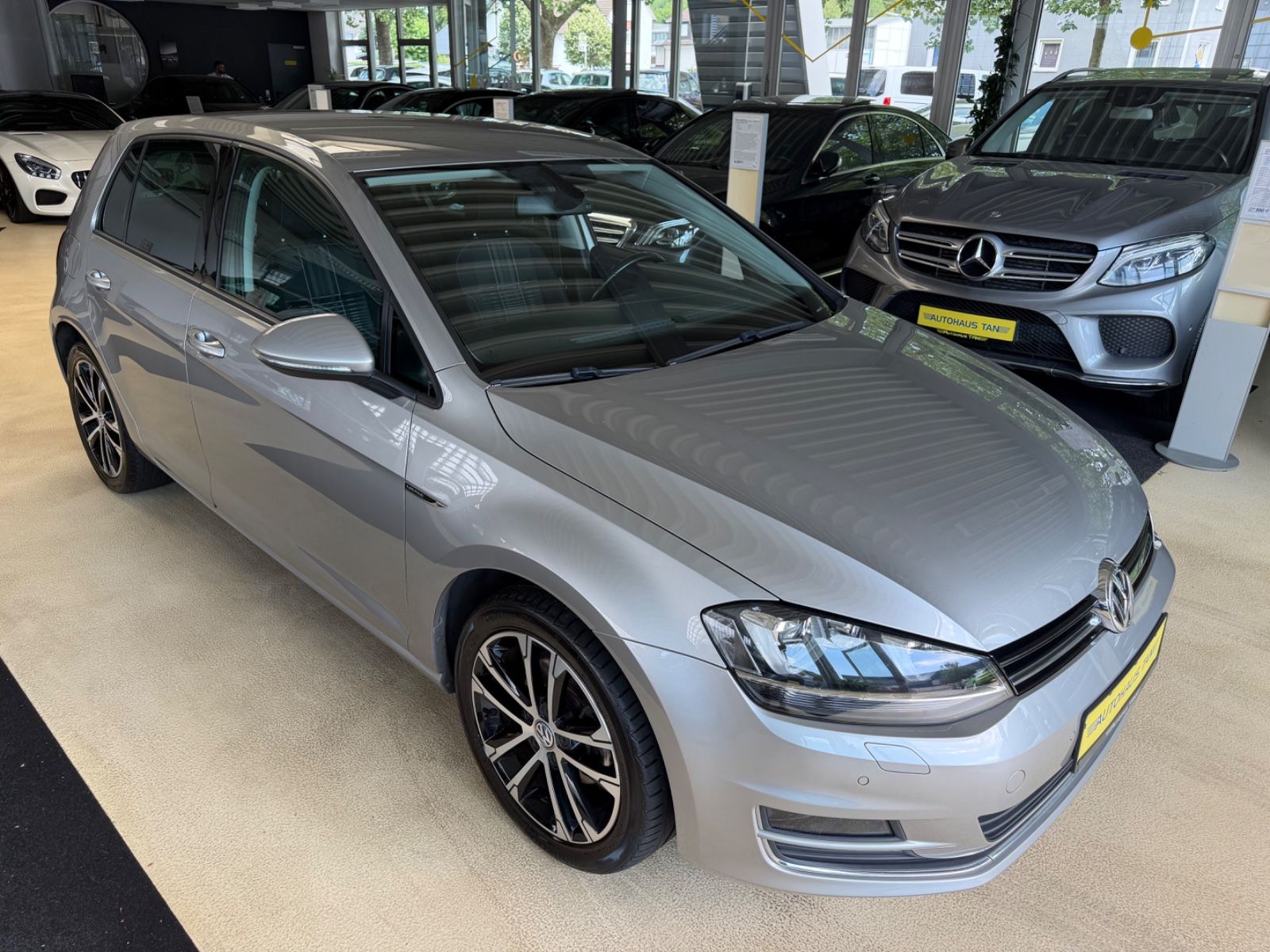 Fahrzeugabbildung Volkswagen Golf VII Lim. Lounge BMT