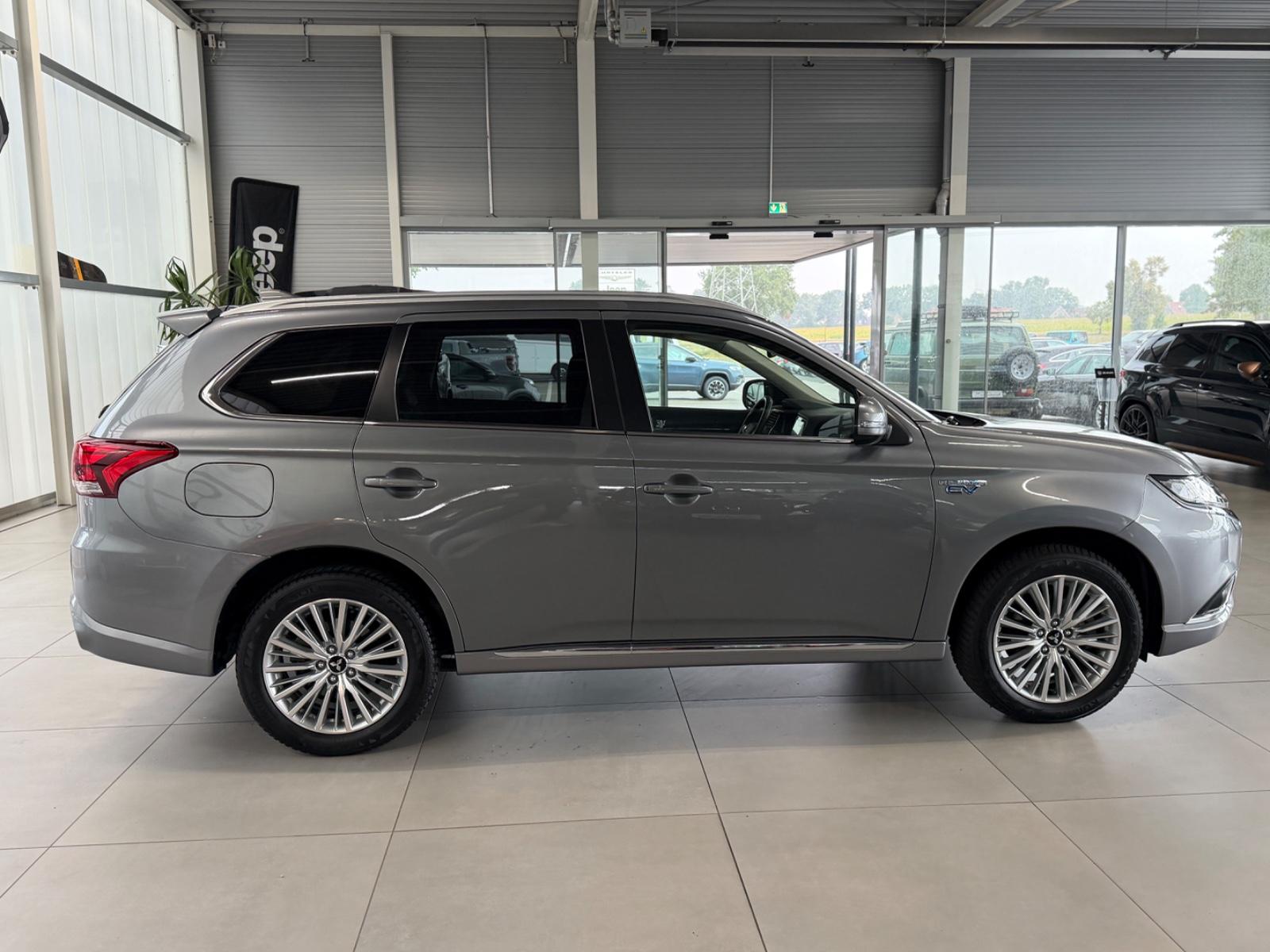 Mitsubishi 2.4 Plug-in Hybrid Outlander Diamant Spirit AHK