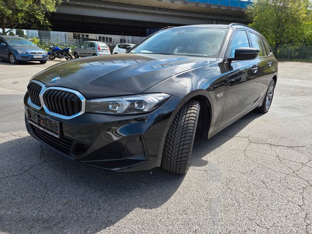 BMW 3 Touring 320 e / 8-fach bereift