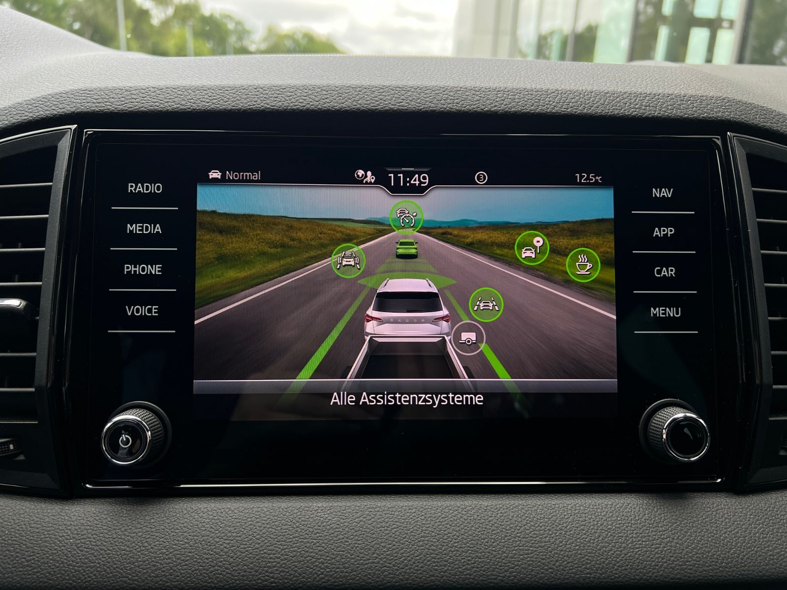 Fahrzeugabbildung SKODA Karoq Sportline 2.0 TDI DSG *CANTON, AHK, Navi,