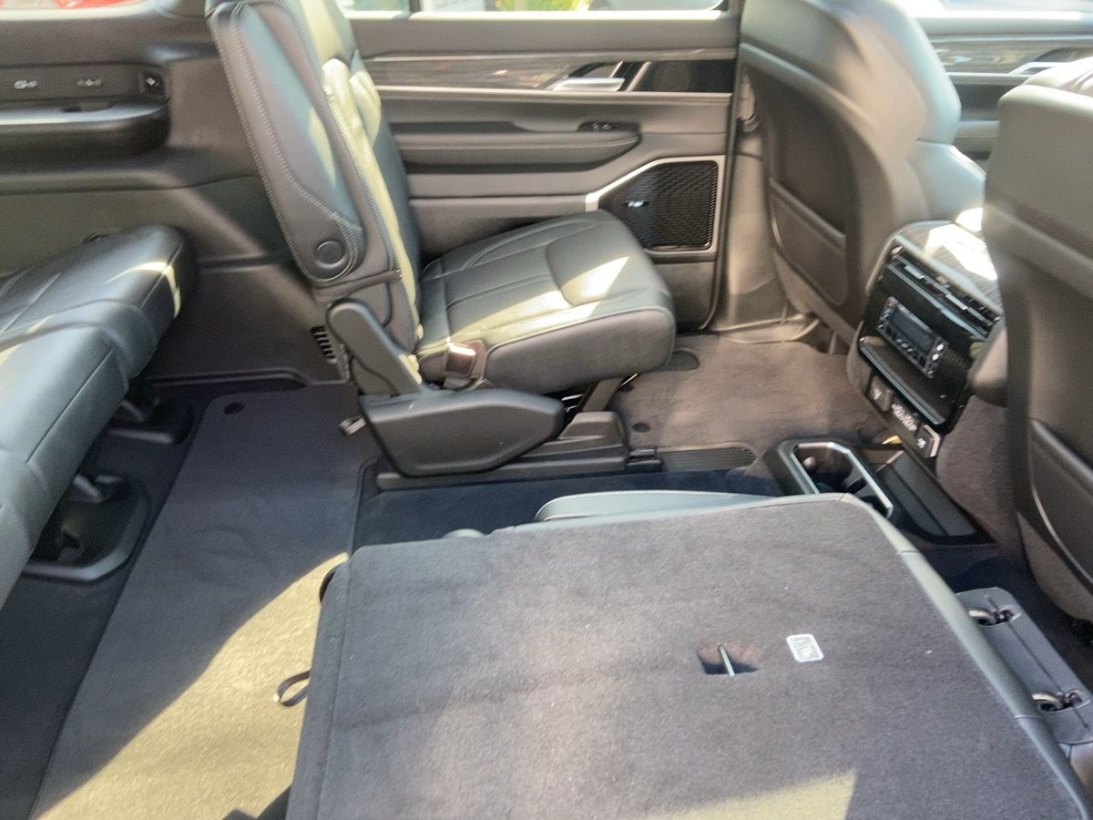 Jeep Wagoneer - Bild 11