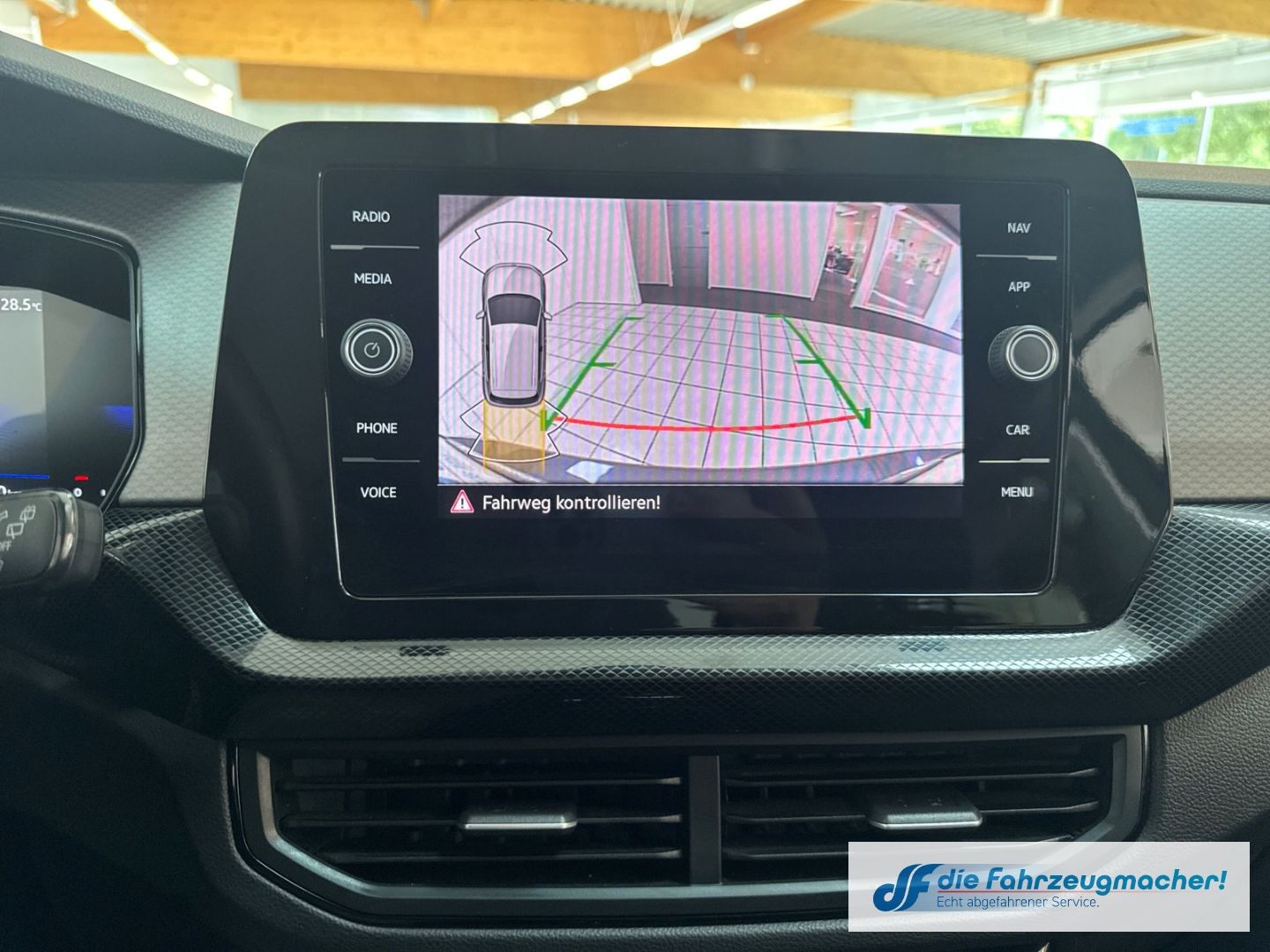 Fahrzeugabbildung Volkswagen T-Cross 1.0 TSI 85 kW Life Digitales Cockpit LED