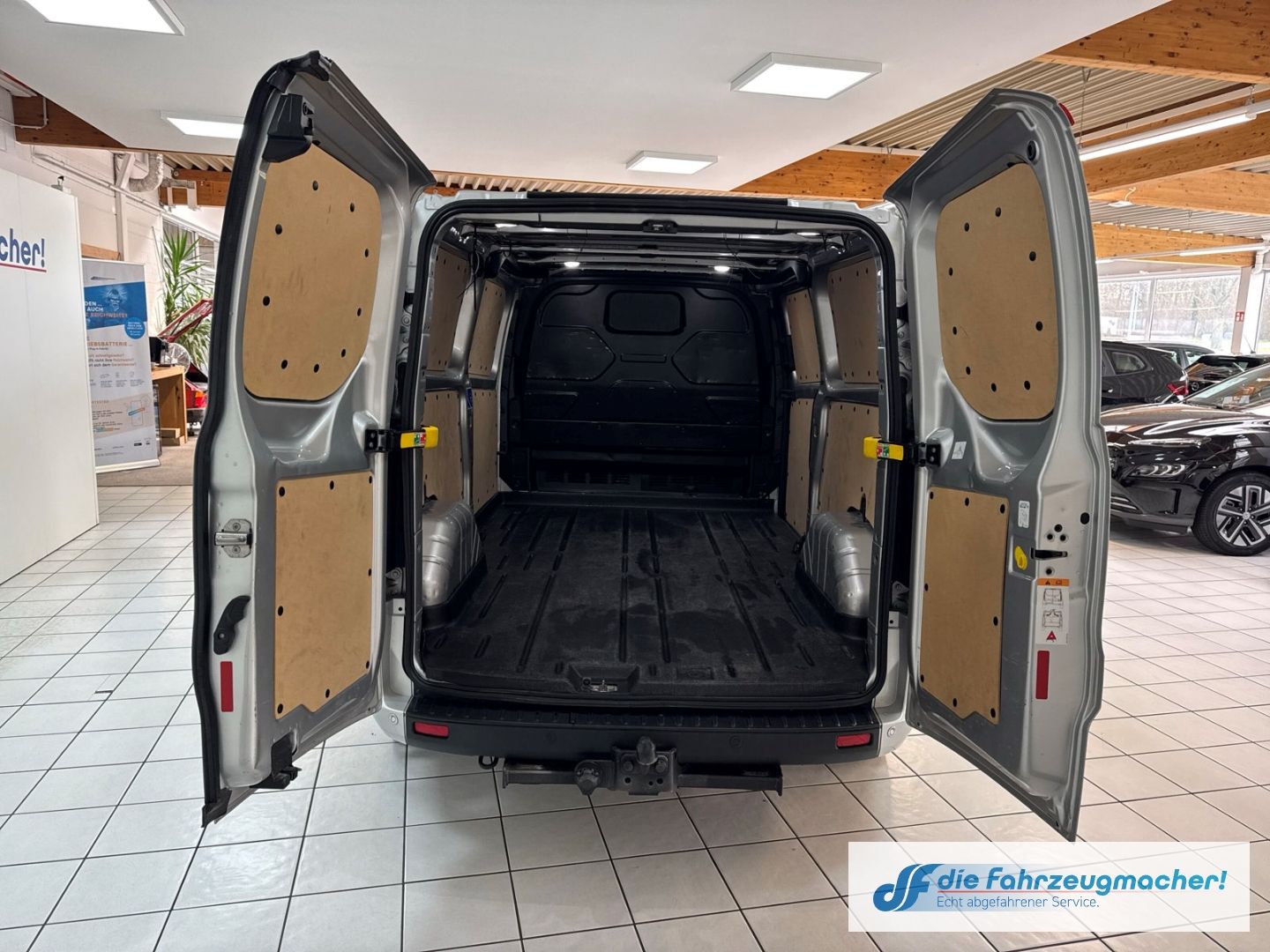 Fahrzeugabbildung Ford Transit Custom Kasten 300 L2 Trend AHK Navi Appl