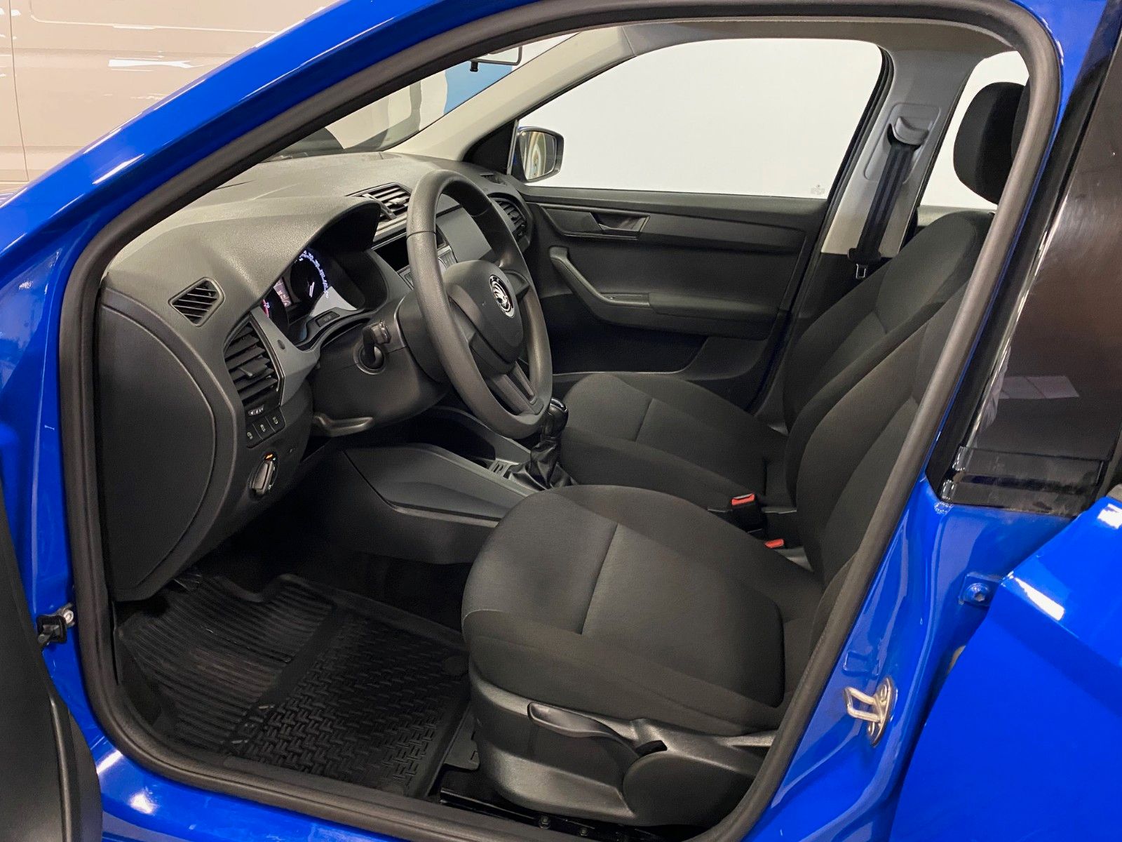Fahrzeugabbildung SKODA Fabia 1.0 TSI Active Combi+KLIMA+GARANTIE+PDC+BC