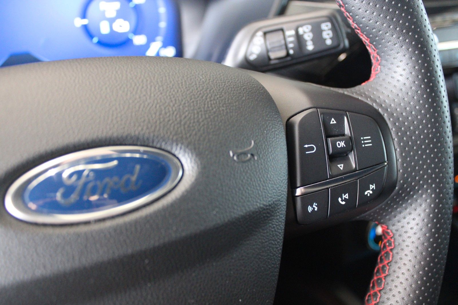 Fahrzeugabbildung Ford Kuga 2.5 PHEV ST-Line X LED B&O HUD ACC WinterP