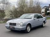 Mercedes-Benz E 220 Elegance Klima/SHD/Neuwertiger zustand! - gebrauchte Mercedes-Benz E 220 aus dem Jahr 1999