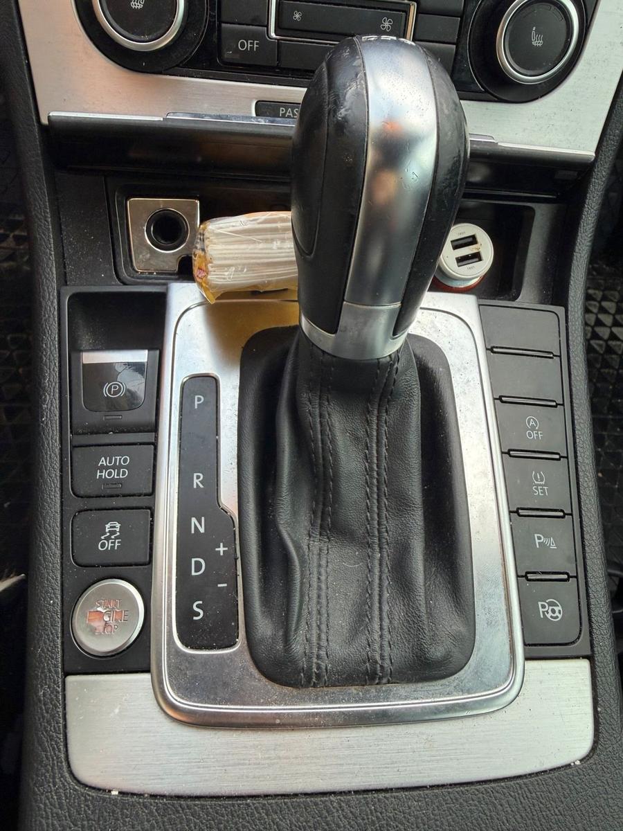 Volkswagen Passat 2011 — photo 11