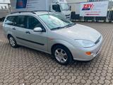 Ford Focus Kombi Ghia Automatik - Ford Focus aus 2001: Ghia