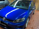 Volkswagen Golf 2.0 TSI BMT 4MOTION R ohne OPF (Mod. 2018) - mit Benzin-Antrieb: Blau, Leder, Metallic