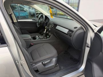 Volkswagen Touareg - 12