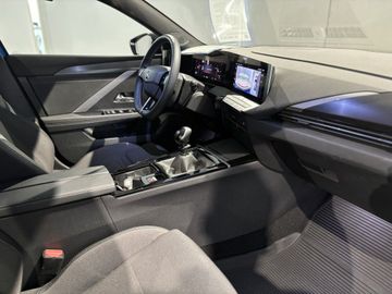 Fotografie 5 des Opel Astra Sports Tourer 1.2 Turbo GS