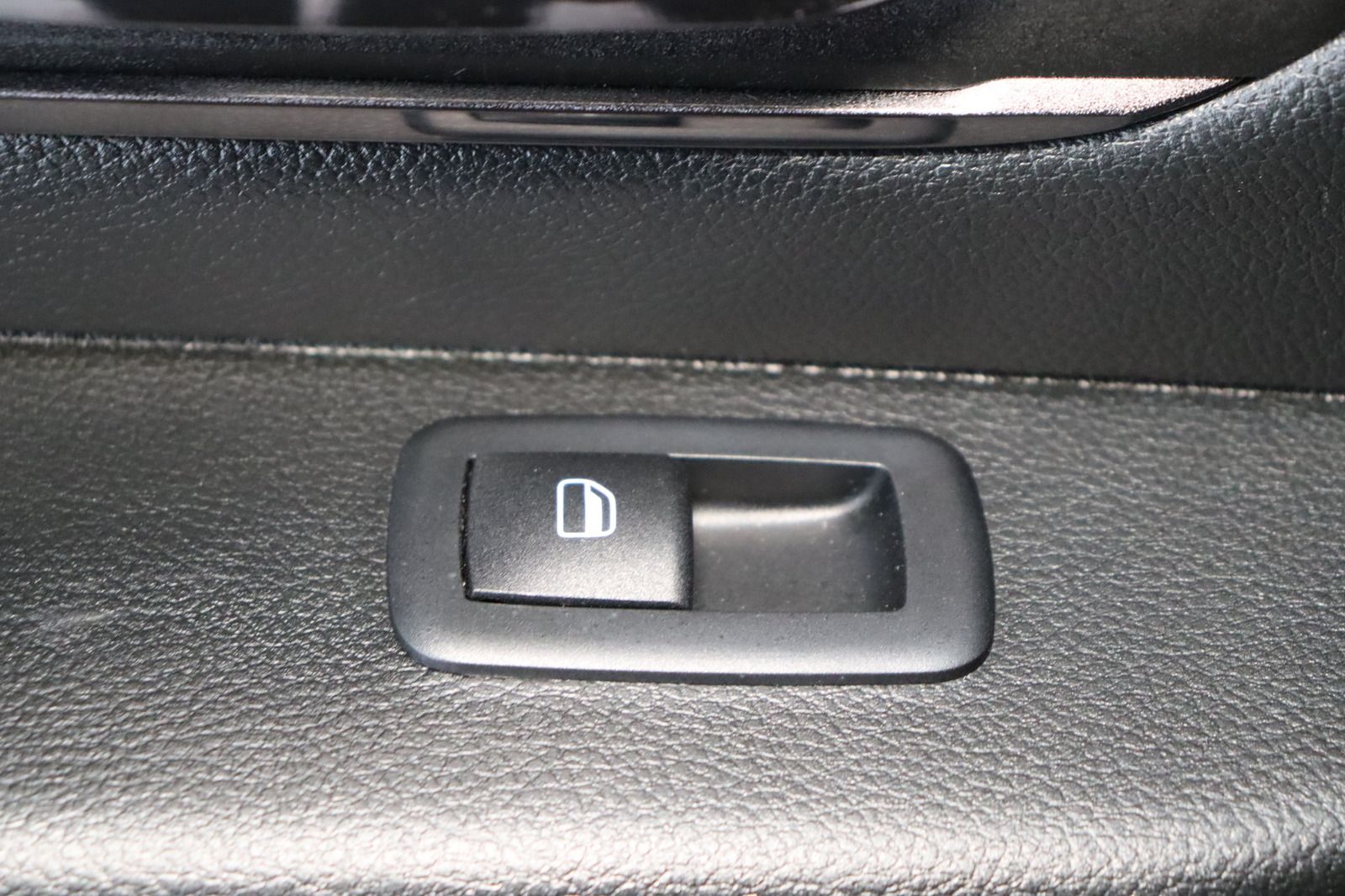 Fahrzeugabbildung Dodge Ram 1500 5.7 V8 Crew Cab Big Horn * Built to Ser