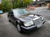Mercedes-Benz Mercedes Benz DIN Kennzeichen w124 300e Au... - Mercedes-Benz 300: W124 300e