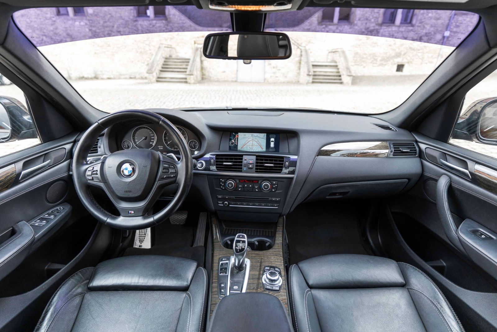 Fahrzeugabbildung BMW X3 xDrive35i M Sport HIFI KAM NAV SZH PANO M+S