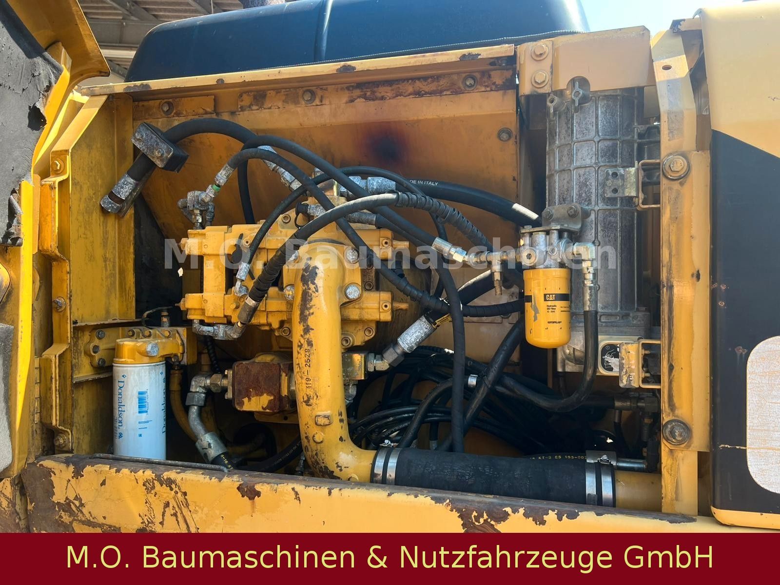 Fahrzeugabbildung CAT 322 BLN
