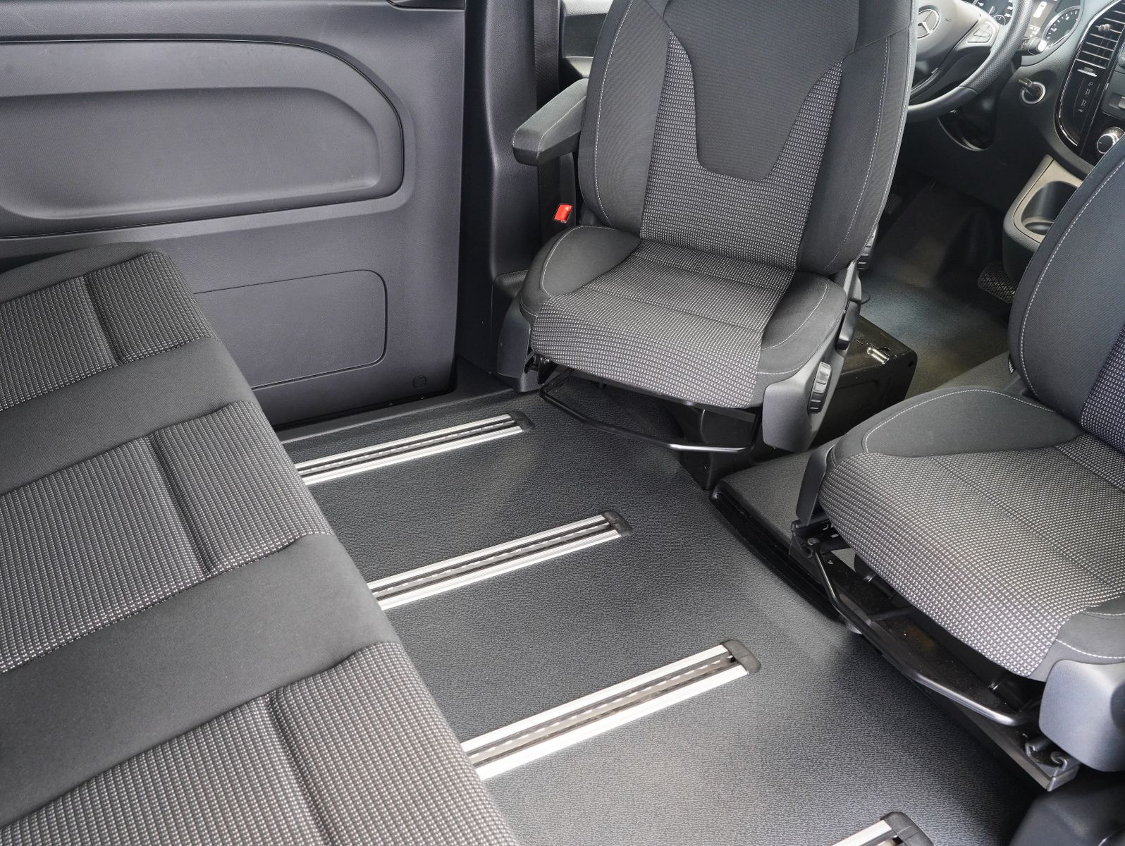 Fahrzeugabbildung Mercedes-Benz Vito Tourer 119 CDI Pro 4x4 lang PÖSSL VANSTAR