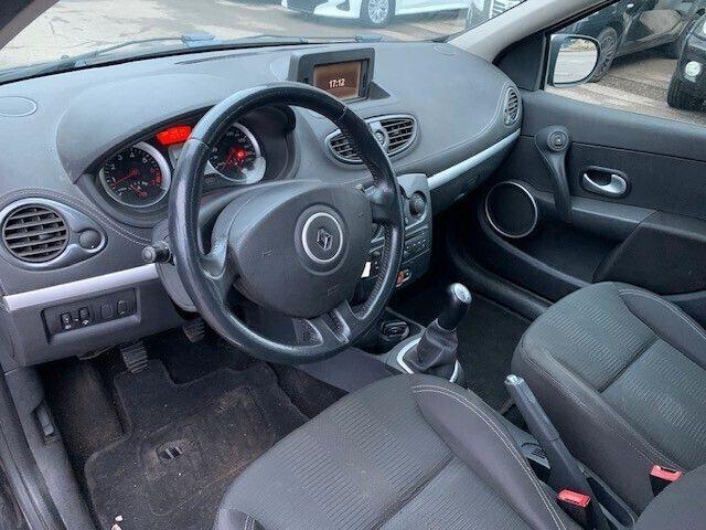 Renault Clio 2011 — photo 10