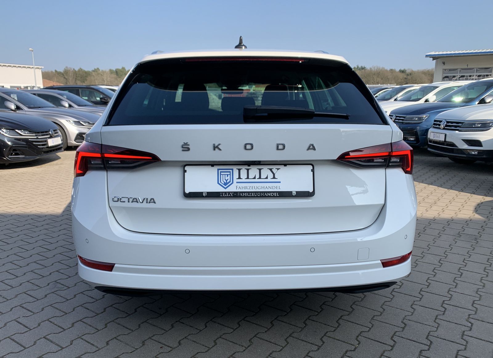 Fahrzeugabbildung SKODA Octavia 2.0 TDI*AHK*LED*HeadUp*Cam*Navi*ACC*