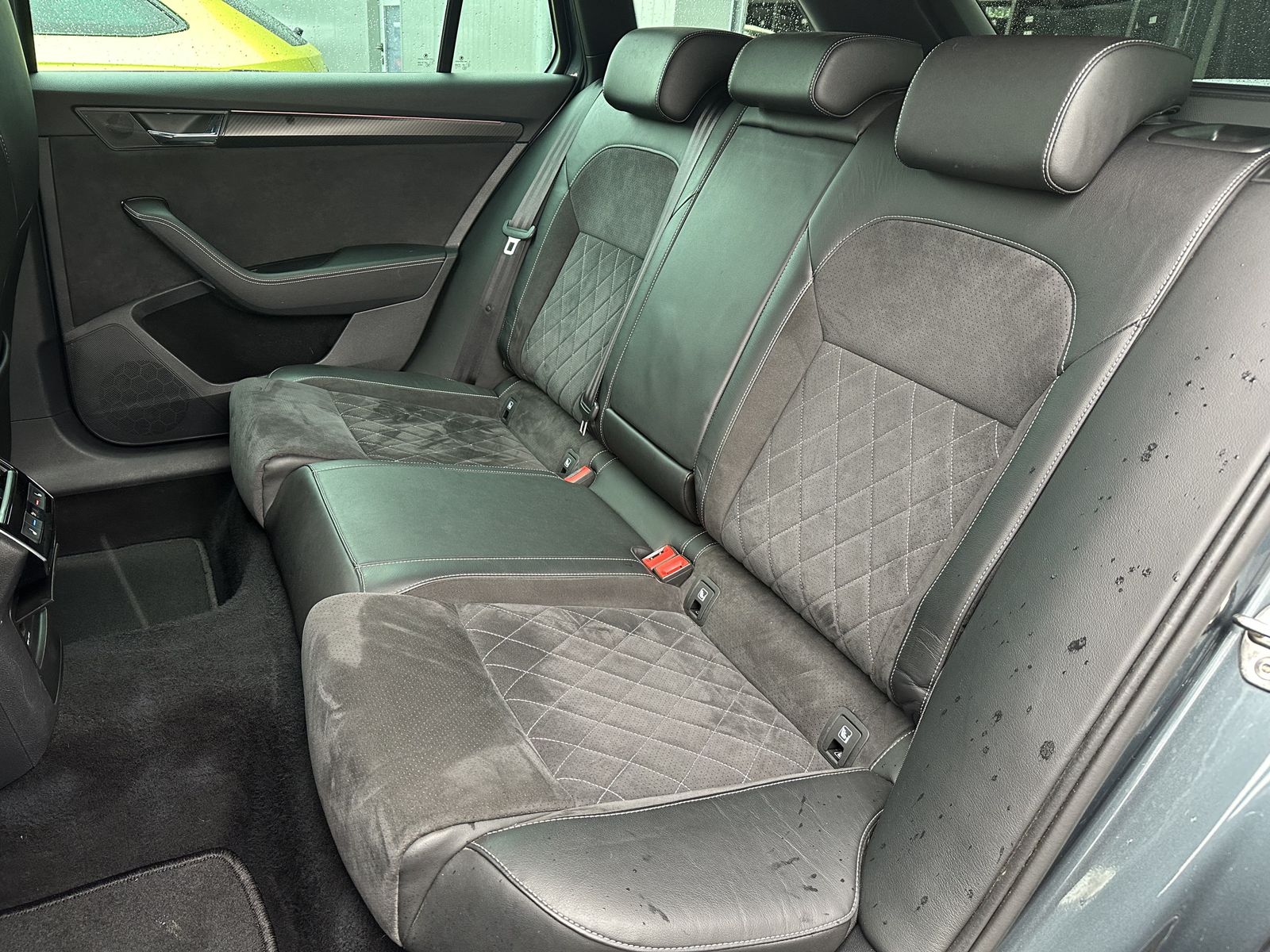 Fahrzeugabbildung SKODA Superb Combi 2.0 TDI Sportline NAV+LED+AHK+VCOCK