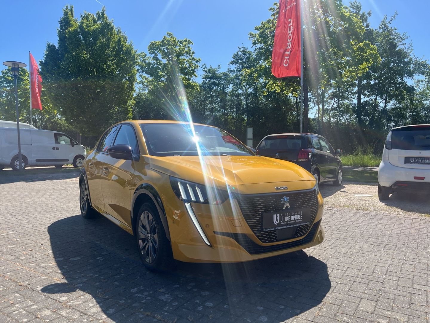 Fahrzeugabbildung Peugeot 208 GT-Line Elektro 136 Sportpaket Navi  CarPlay