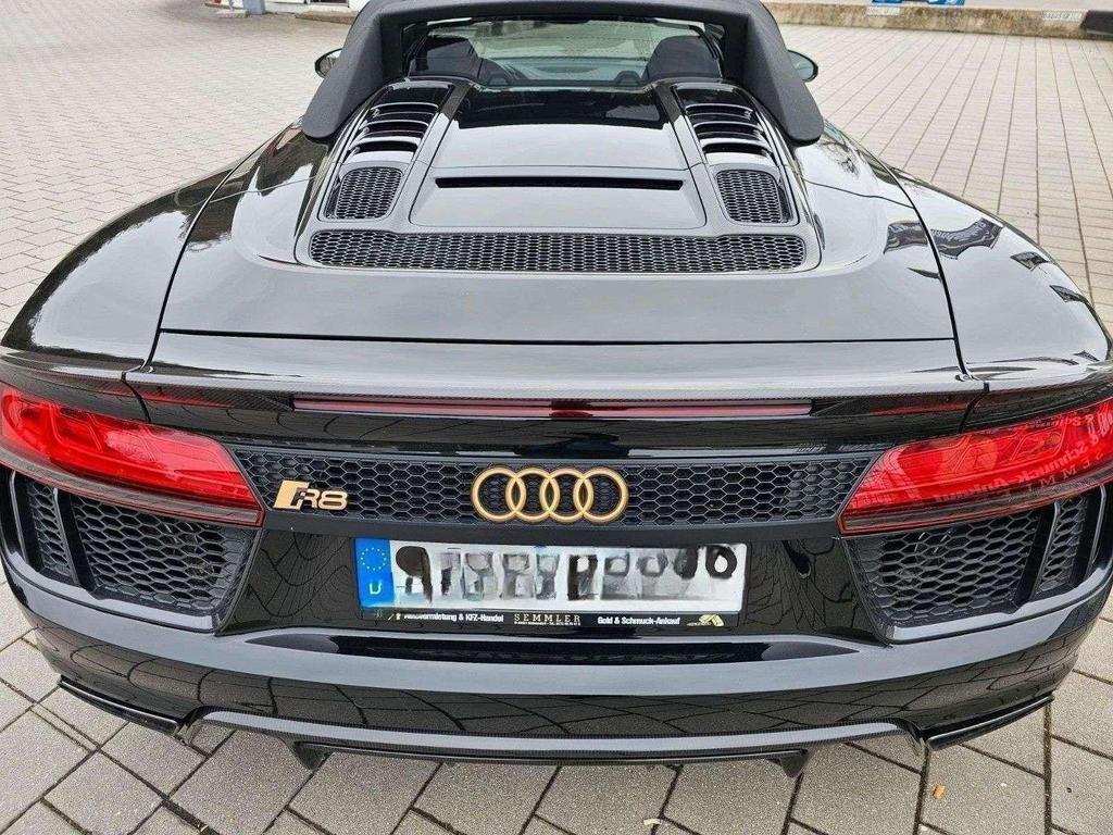 Audi R8