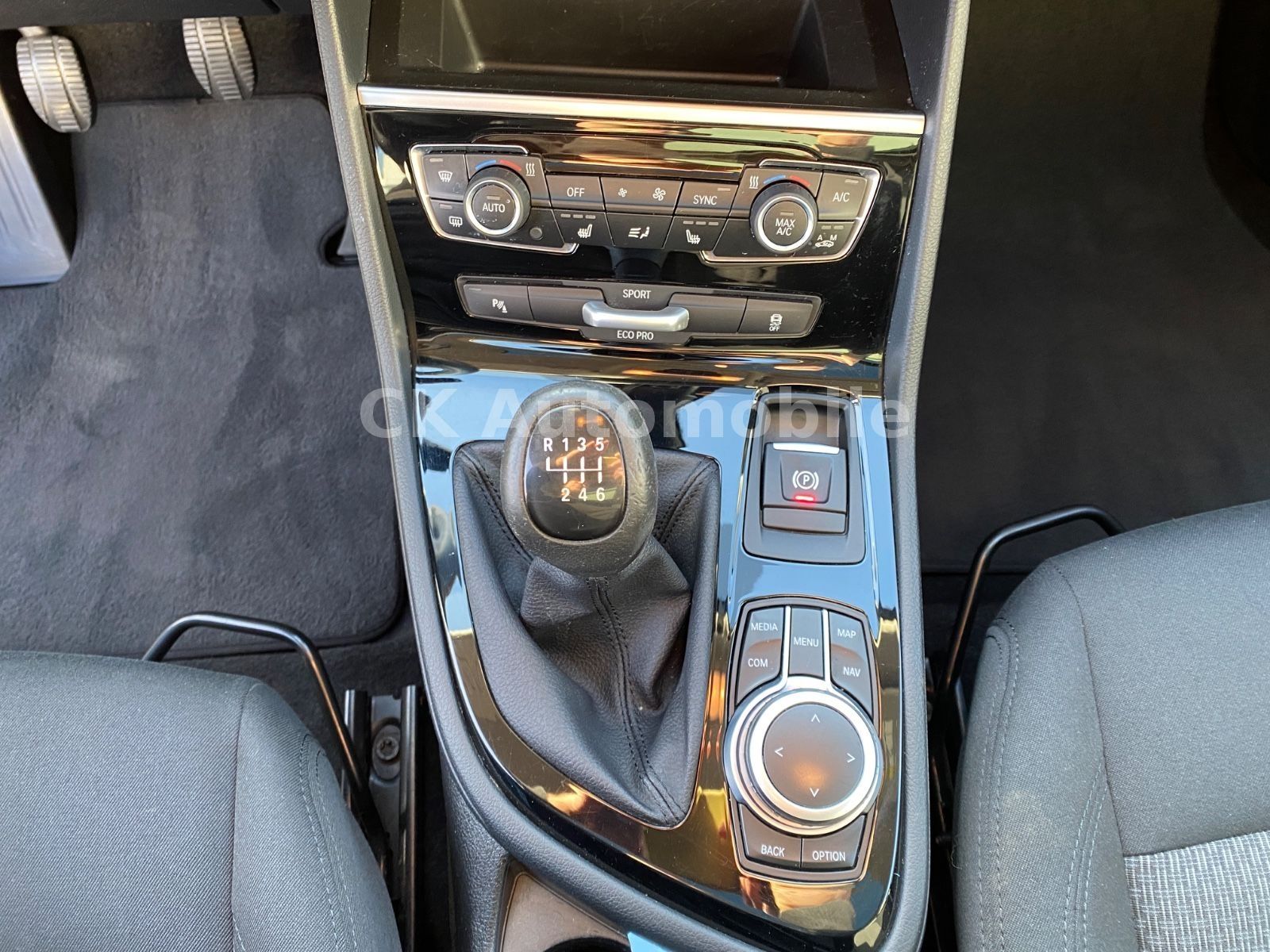 Fahrzeugabbildung BMW 218d Gran Tourer Advantage/Navi/Pano/LED/AHK